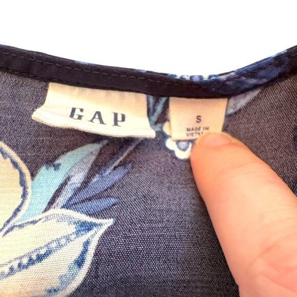 GAP Wrap Top - 3/4 Sleeve - Blue Floral - Size Small - Picture 4 of 7